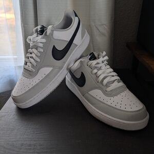 Nike Men's Black, Gray, and White Sneakers